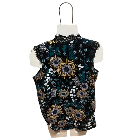 Women’s Top - Picture 2 of 2